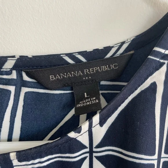 Contemporary Banana Republic top - Picture 5 of 6